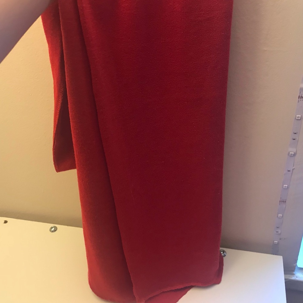 Beautiful Red scraft - Picture 2 of 2